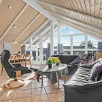 Σπίτι διακοπών Four-bedroom In *