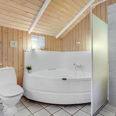 Nice Home In Blavand With Sauna Blåvand