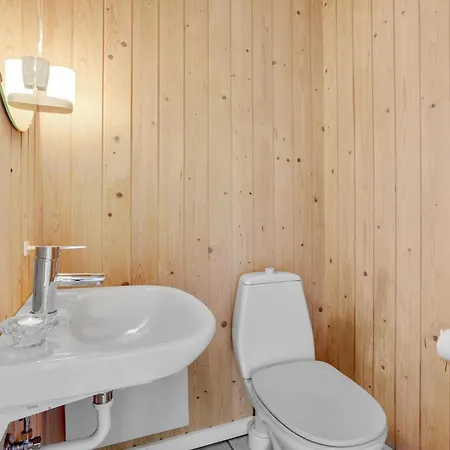 4 Bedroom Lovely In Holiday home *